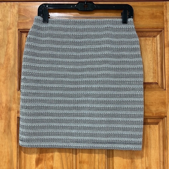 Loft Petite Gray Striped Skirt Small - Picture 3 of 5